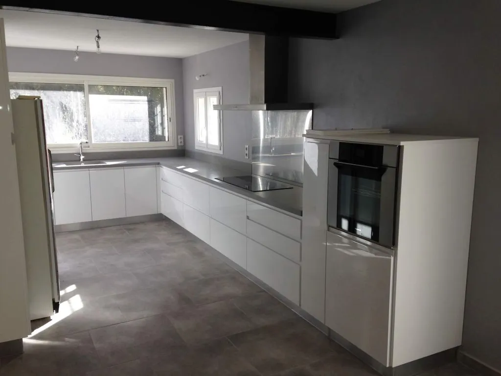 Aménagements intérieurs à proximité de Aix en Provence-Cuisine moderne