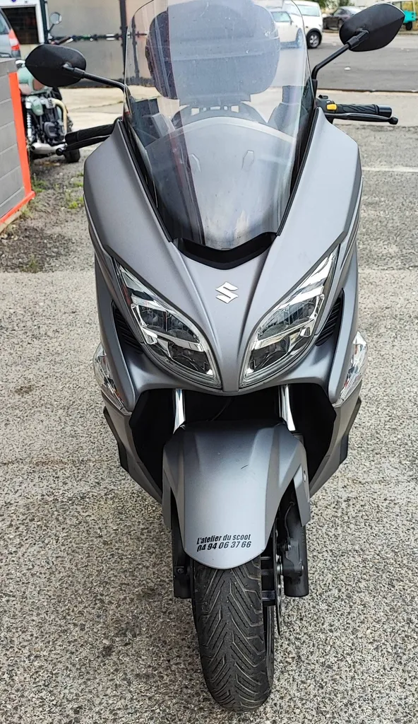 SUZUKI BURGMAN 400 du 05/2018 avec 33300 km.