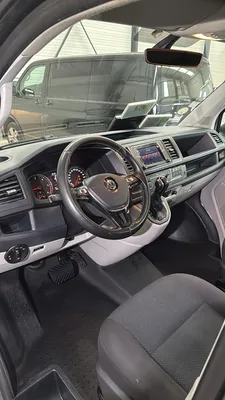 Nettoyage intérieur complet d’un transporteur Volkswagen à Saint-Priest-en-Jarez, réalisé avec des méthodes professionnel, rigueur et produits adaptés.