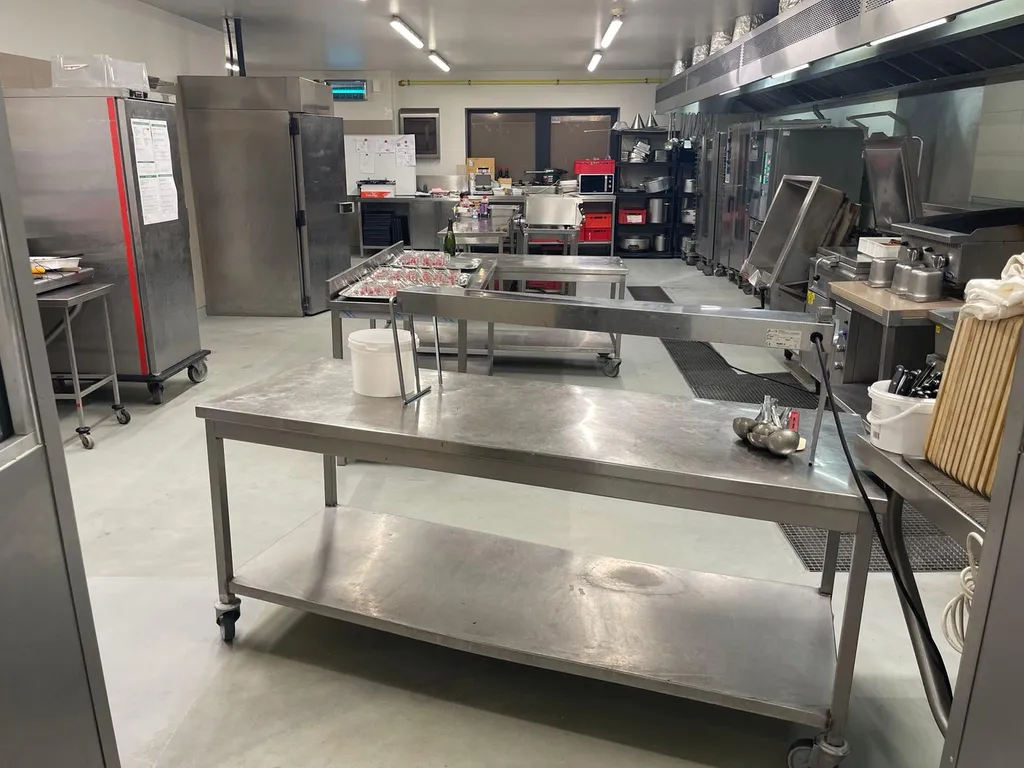 Nettoyage en profondeur d’un laboratoire de cuisine à Geispolsheim près de Strasbourg
