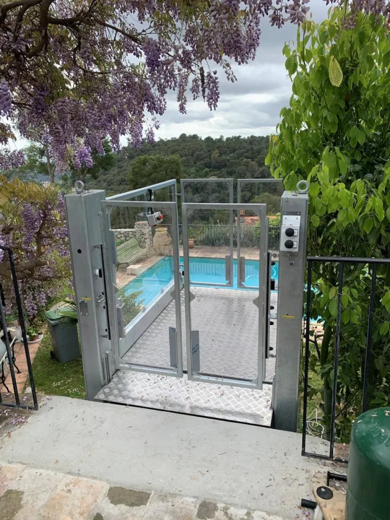 La plateforme verticale Strategos s'intègre à son environnement près de Nice