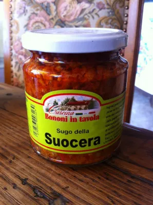 Bocaux piments concassés et tomates pour sauce arrabbiata