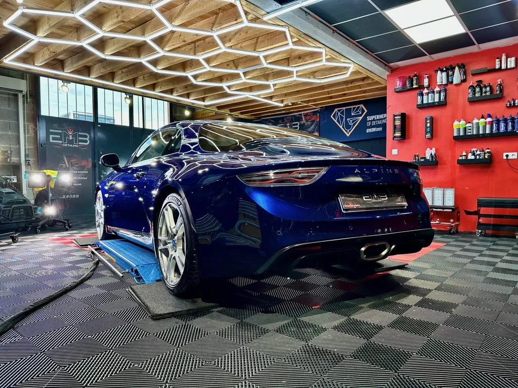 Traitement céramique chez EMB DETAILING protection carosserie spécialiste Alpine A110 sur Lyon