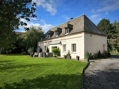 Vente d'une Demeure de Caractère rénovée et installées sur un beau jardin de 2 555 m², dans la région de Bernay 27300