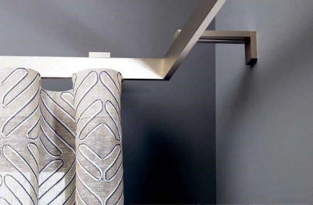 Pose de tringles à rideaux sur-mesure et haut de gamme à Lyon et sa région