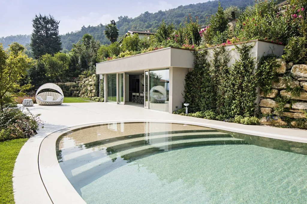 UNE PISCINE EN TRAVERTIN - MOSAÏQUE TRAVERTINO