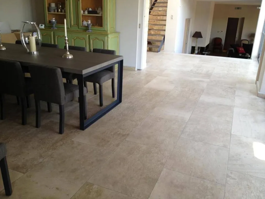 Pierre naturelle de France au 36 rue de Bourgogne à Paris pour carrelage pierre naturelle en extérieur et intérieur.