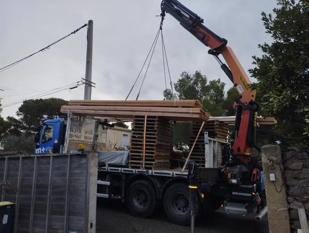 camion gru livraison Sète