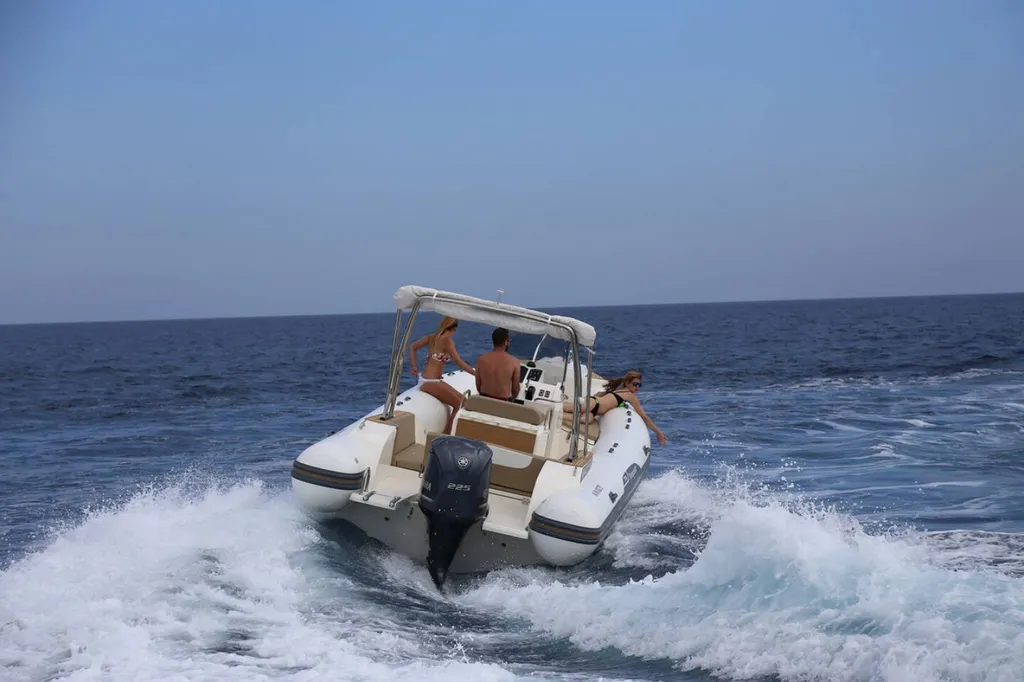 Louer le tempest 775 pour 12 prsonnes à Bandol