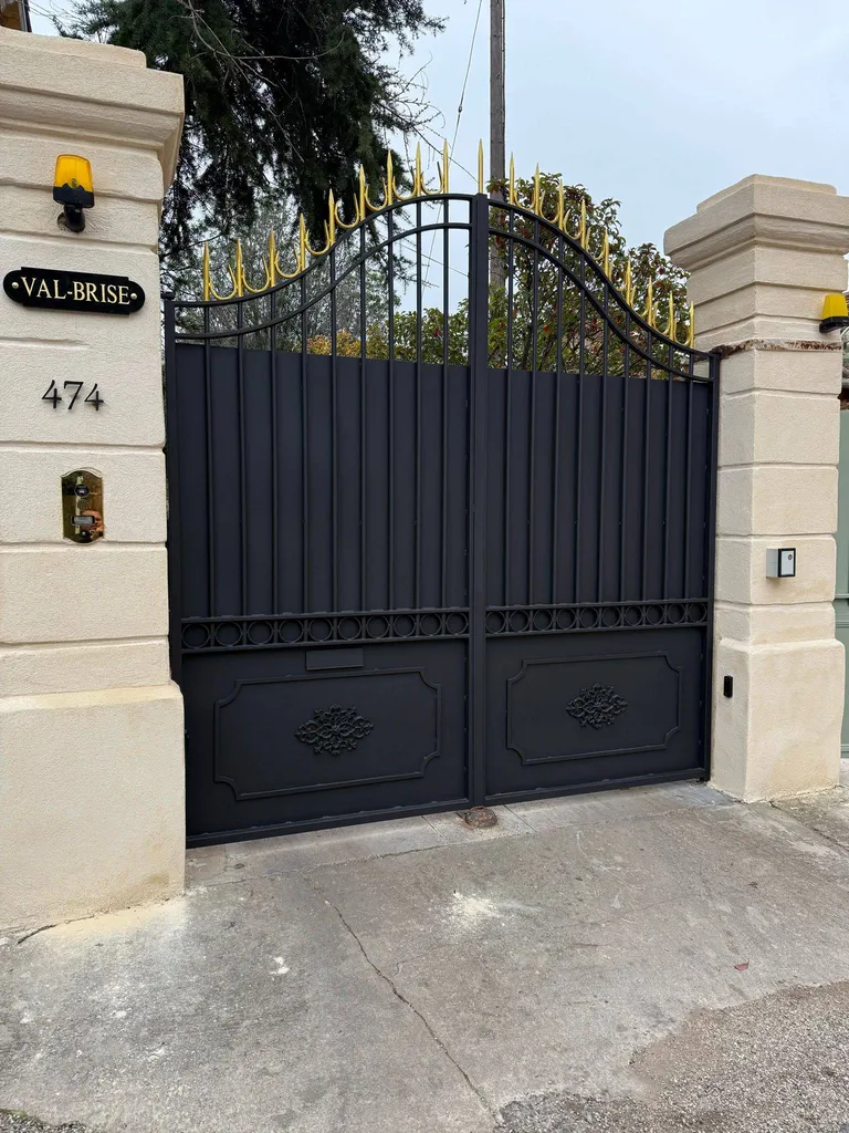 portail fer forgé sur mesure acier plein pics anti intrusion éguilles