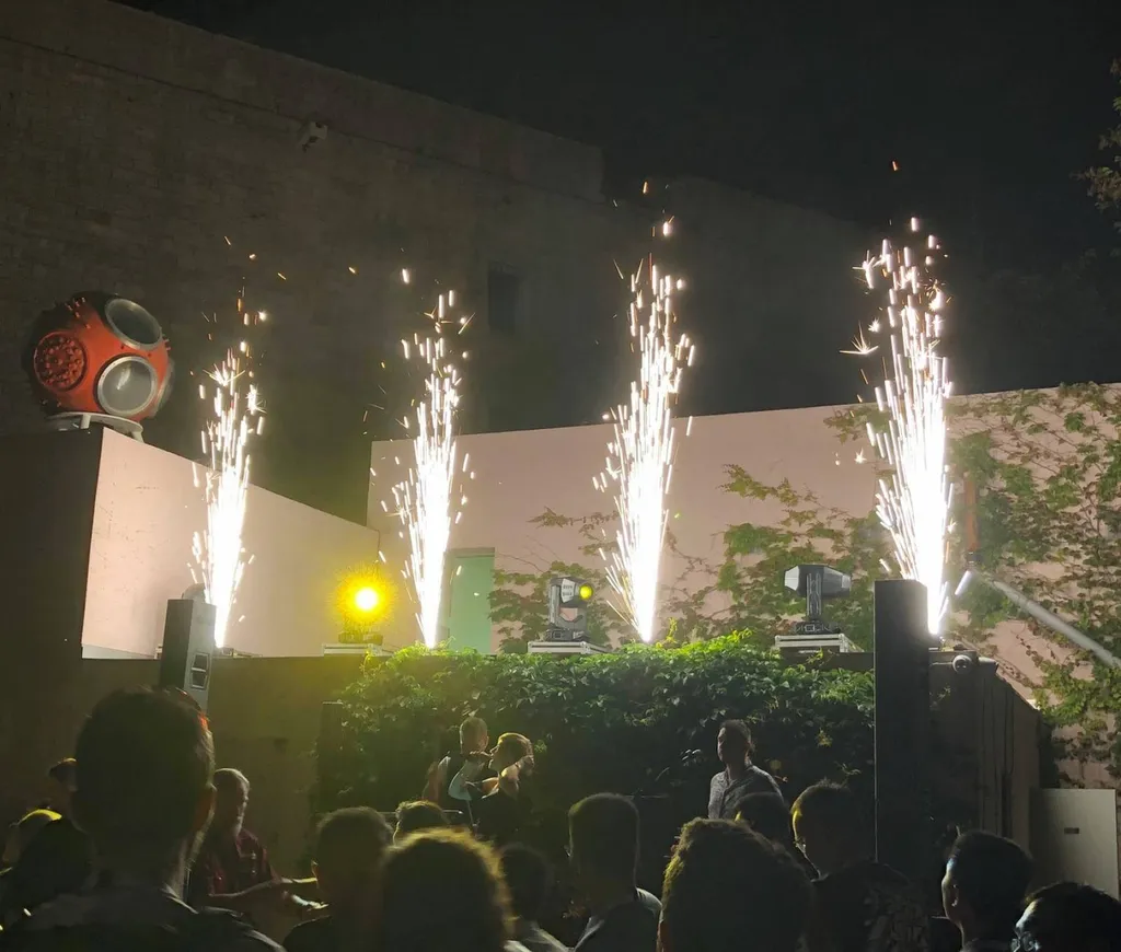 canons effets pyrotechniques  à gerbes d'étincelles froides pour événementiel et mariage a marseille