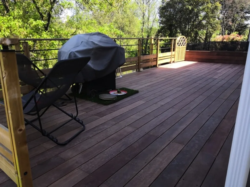 Terrasse sur pilotis en bois exotique Ipé de 30 m²  solidité, sécurité et esthétisme surélevé à Juvignac proche de Montpellier