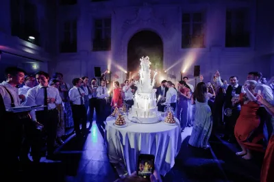 Luxury wedding reception at a private Hôtel Particulier Place Vendôme