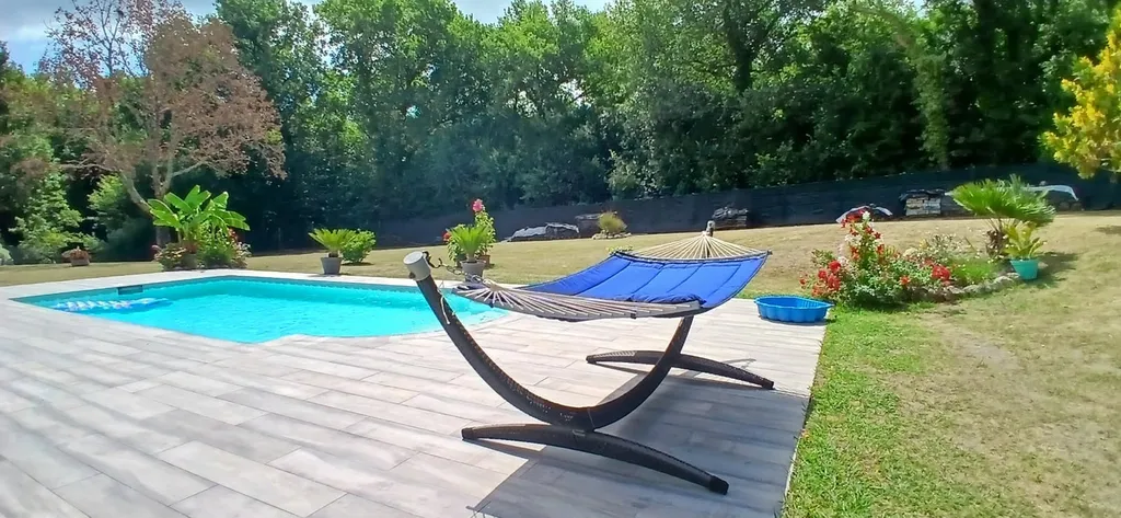 Fabrication et restauration de hamacs sur mesure autour de Bordeaux : confort, style et durabilité