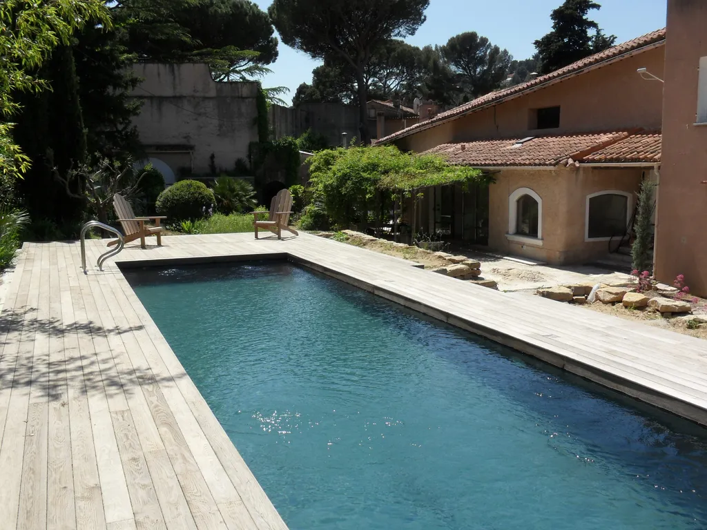 Vente Mas Cassis campagne au milieu des vignes  avec dépendances, nombreuses terrasses, couloir de nage et garages