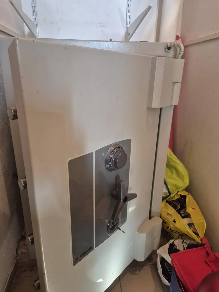 coffre fort bloqué puis ouvert par serrurier coffretier expert