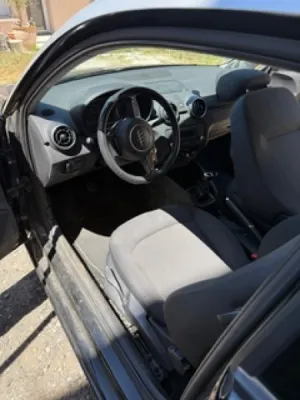 Un nettoyage en profondeur pour redonner vie à cette Audi A1 à Saint Romain Le Puy près de Saint Etienne