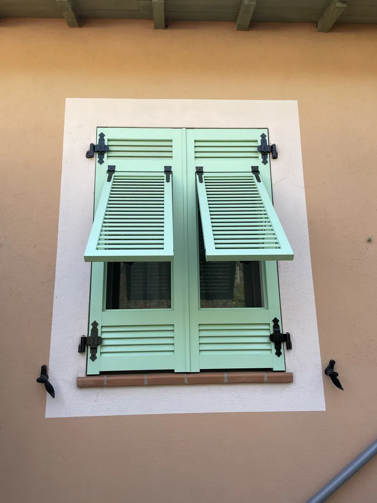 Volet battant Côte d'Azur : Persienne ajouré + Portissols