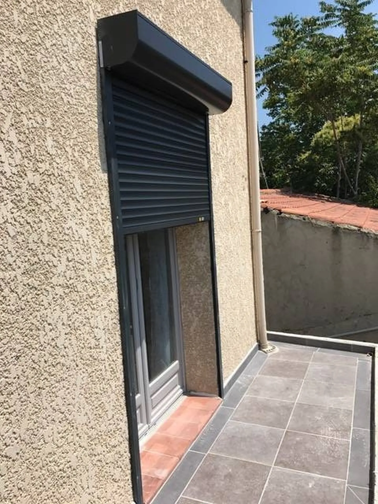 Volet roulant électrique en ALU gris anthracite à BOUC BEL AIR