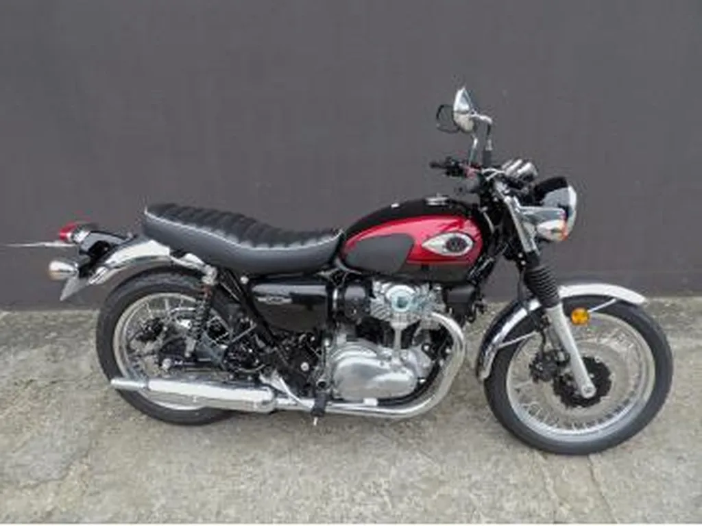 KAWASAKI W800 2024 en très bon état avec ABS et 47CV à Villeneuve-Saint-Georges 94190 – Moto A2 rétro élégante