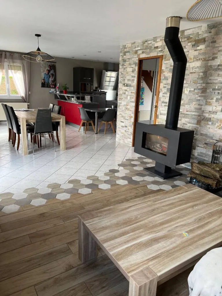 A vendre pavillon de 140 m² sur un terrain de 1530 m² clos sur la commune de LE THUIT DE L'OISON 27370