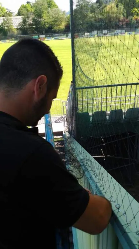 anti pigeon stade de foot Cassis 13260