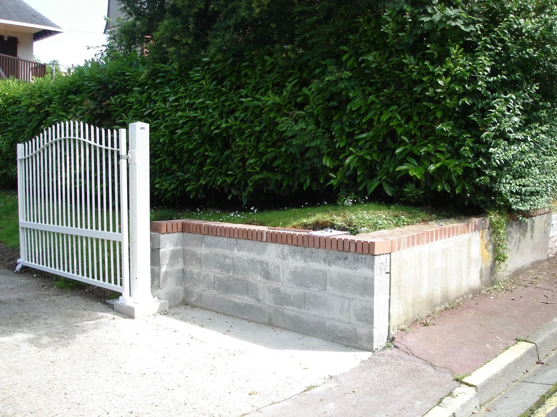 Installation de Murets en Maconnerie, Piliers de Portails en Briques et Soubassements en Béton à Honfleur dans le Calvados 14 et ses Alentours