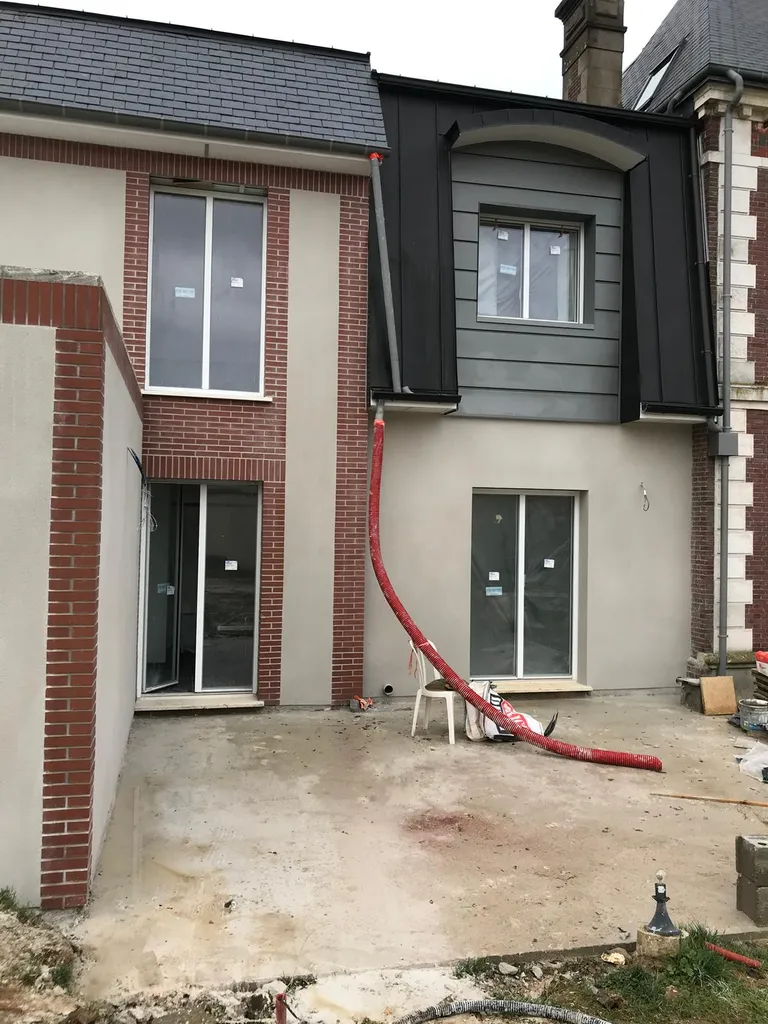 Rénovation de façades en enduit projeté d'une maison à Harfleur 76