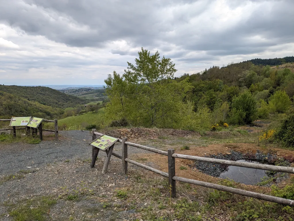 Paysagiste à Anse près de Villefranche-sur-Saône spécialisé dans la création et l'entretien d'espaces verts, l'élagage et l'abattage pour les particuliers et les professionnels
