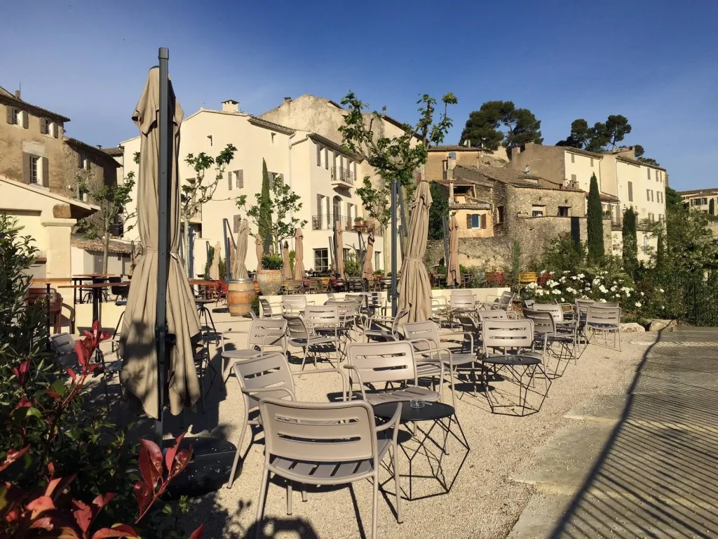 Le coté lounge de la terrasse du bistrot le 5