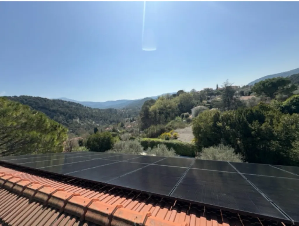 Installation de panneaux solaires photovoltaïques à Contes dans les Alpes Maritimes
