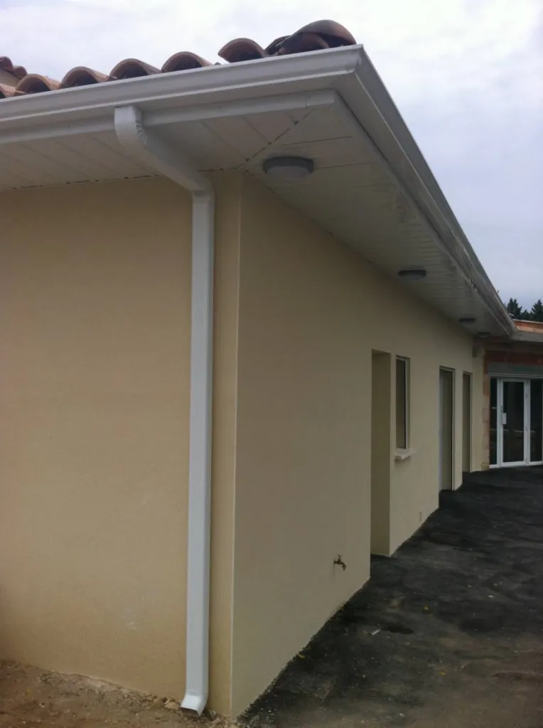 Obtenir un devis gratuit personnalisé pour du lambris Aluminium de couleur Blanche à Orange dans le Vaucluse