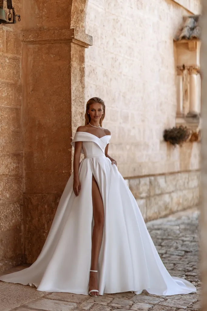 robe de mariée princesse de forme baleiné en satin à Marseille