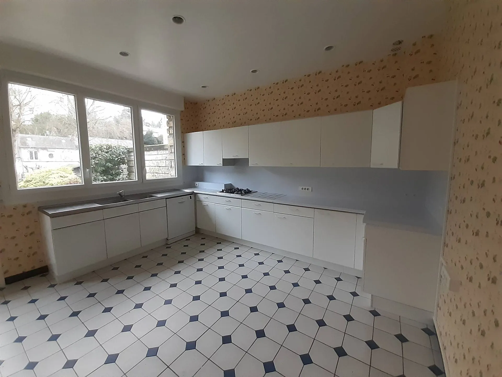 Maison de ville avec cuisine aménagée et équipée