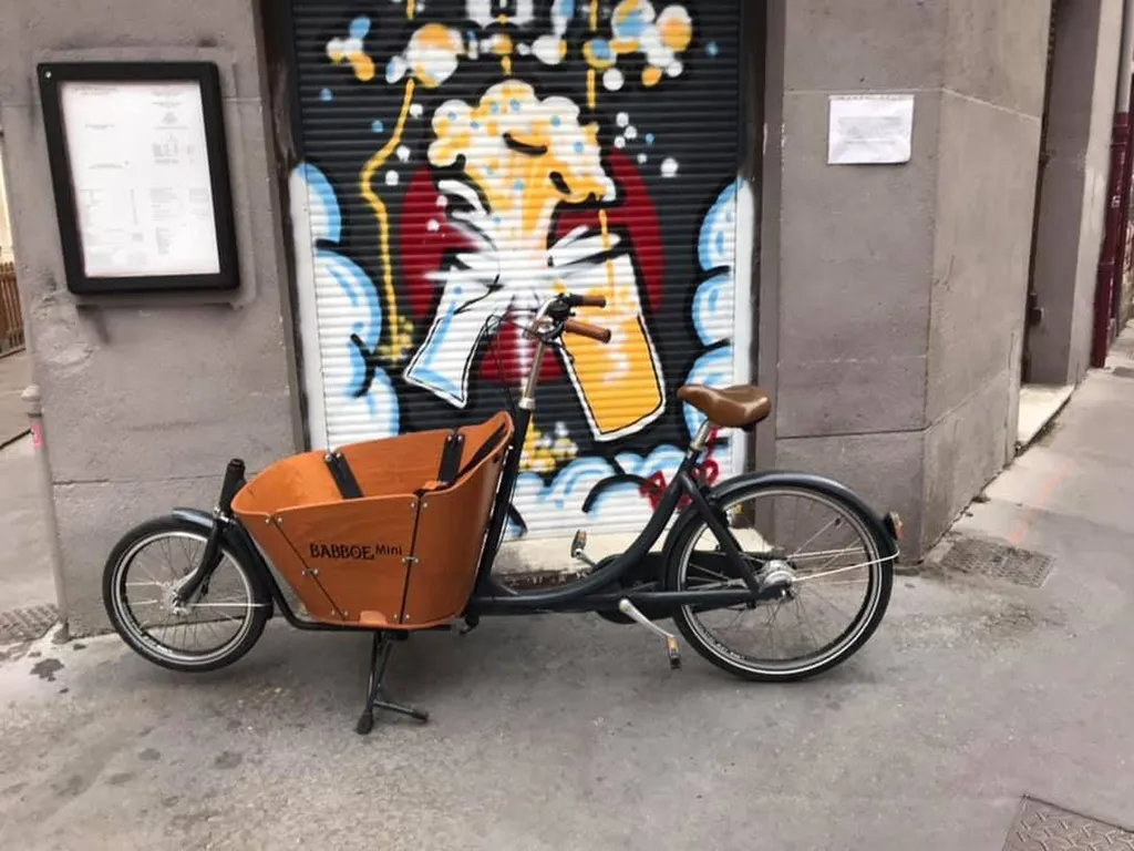 Location d'un vélo cargo à Lyon proche de Jean Macé pour une balade avec des enfants