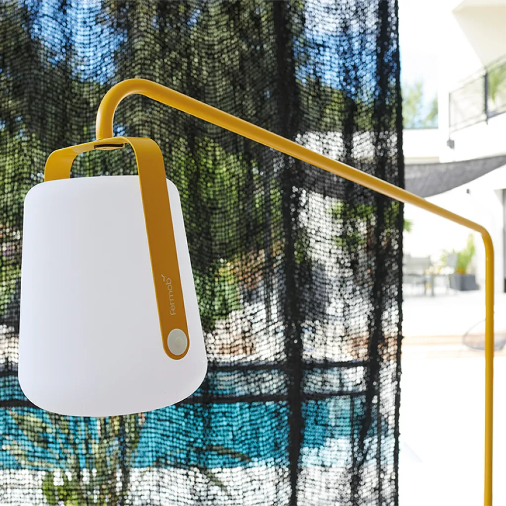 LUMINAIRES FERMOB : ILLUMINEZ VOS EXTERIEURS AVEC STYLE ET ÉLÉGANCE