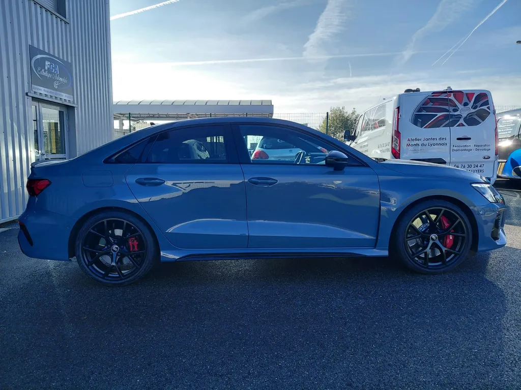 Rénovation intérieur / extérieur de 4 jantes uni d'Audi RS3 de Mornant