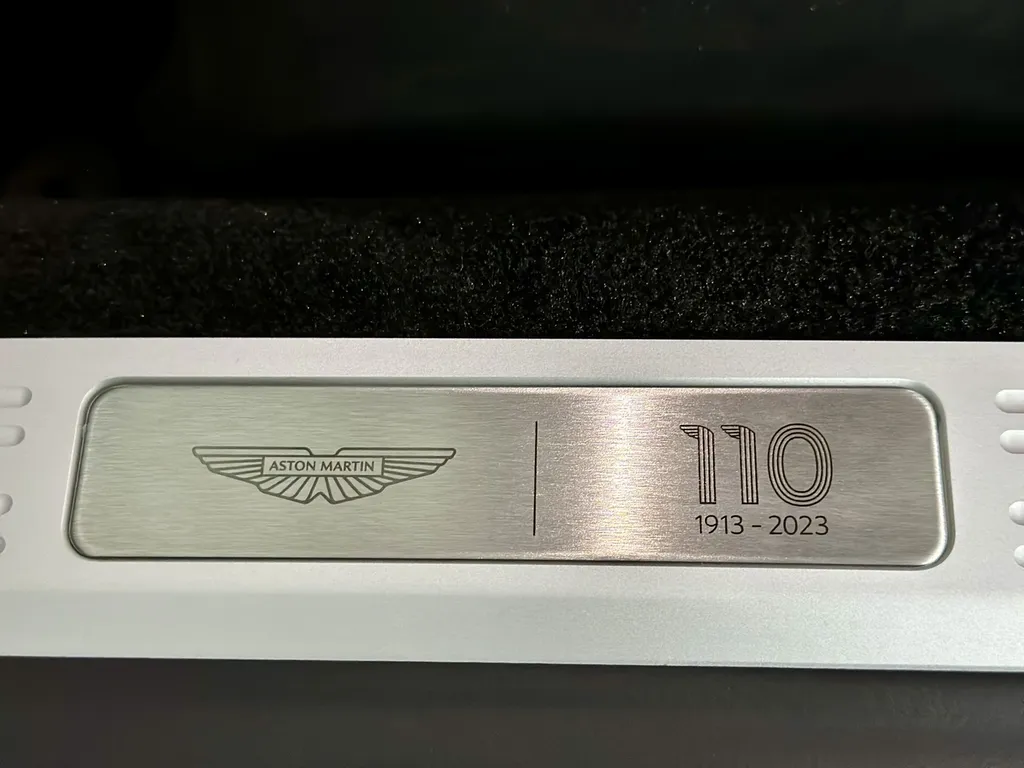 Traitement céramique Lyon protection carosserie Aston Martin Valour 