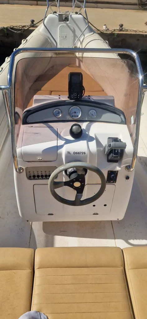 A vendre bateau semi-rigide familial d'occasion Var