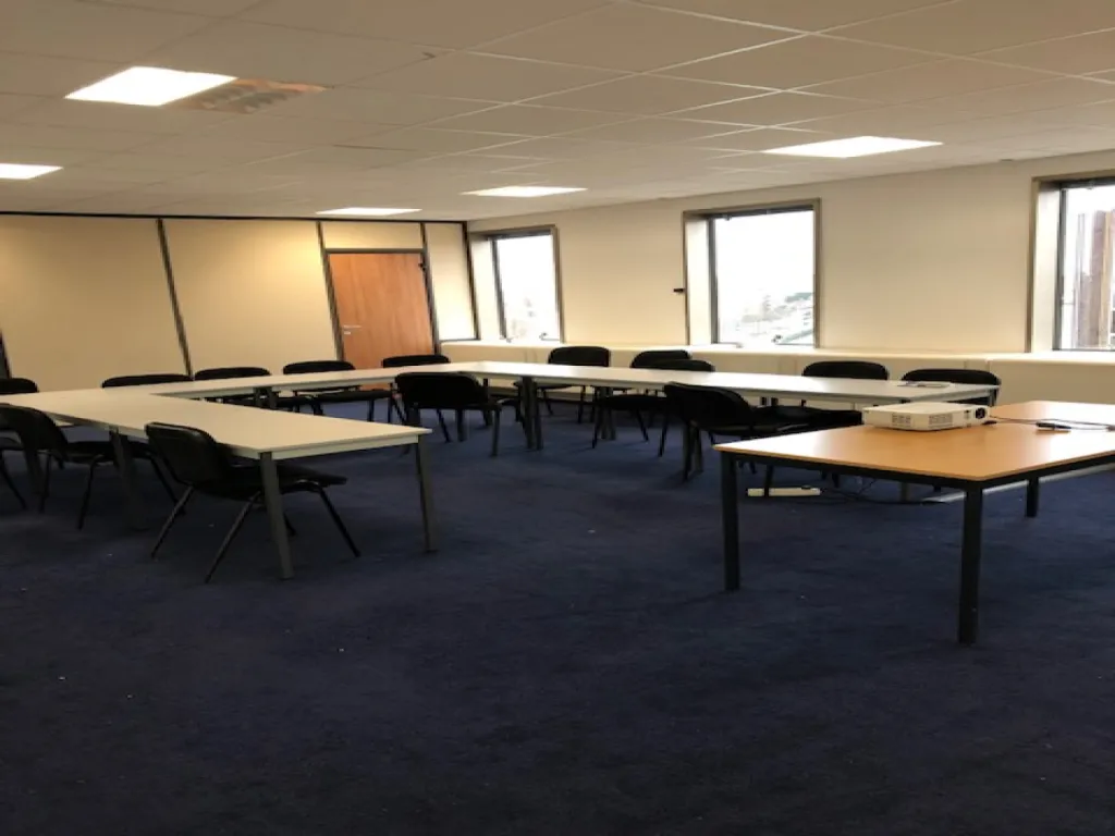 LE HAVRE - A LOUER Bureaux de 2.735 m² divisibles à partir de 50 m² dans le Centre d'Affaires le CHCI