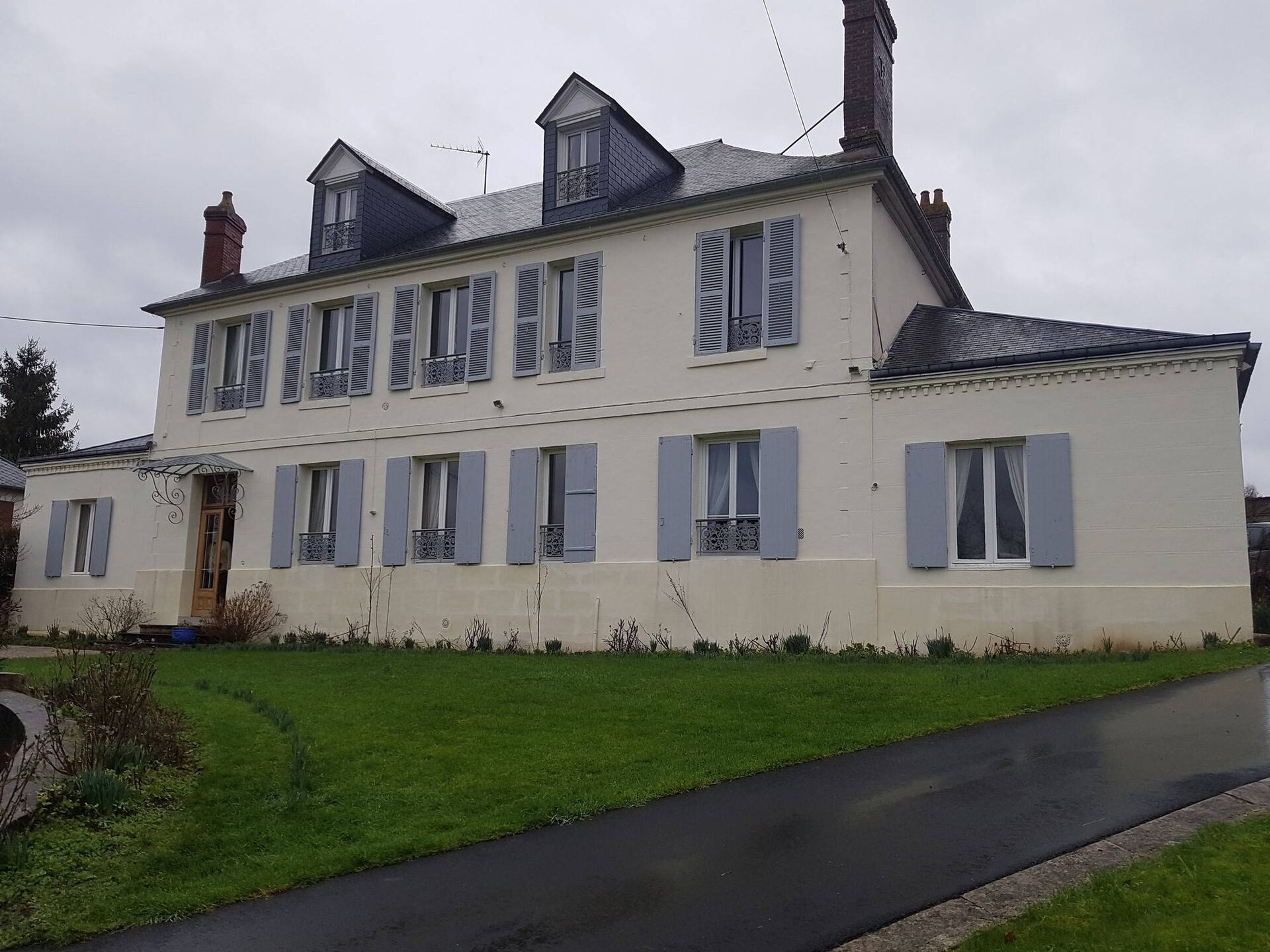 A vendre maison bourgeoise centre ville de Lisieux Calvados 14