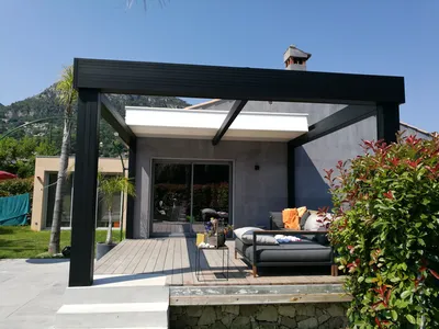 Pergola rétractable isolée Ciel Ouv'air au Lavandou