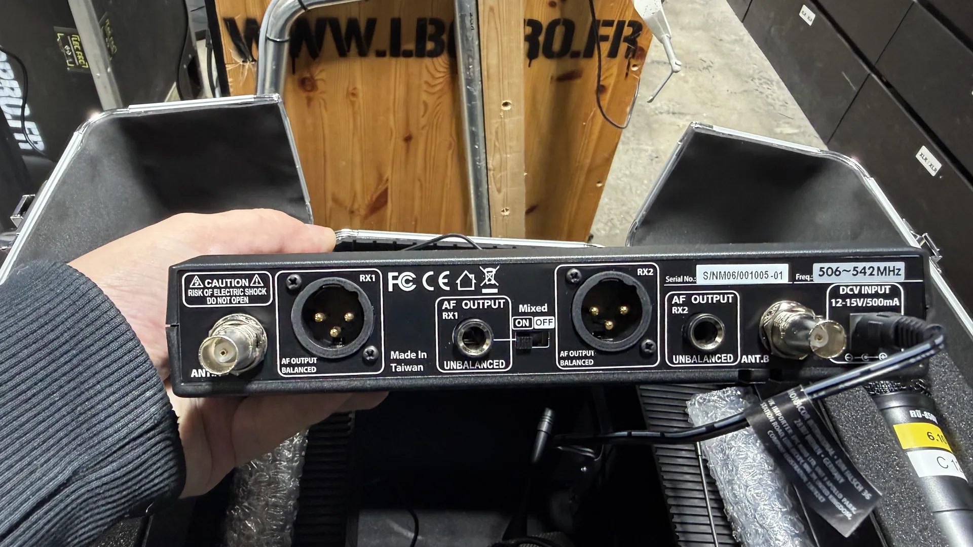 Double micro hf main serre tête cravate JTS