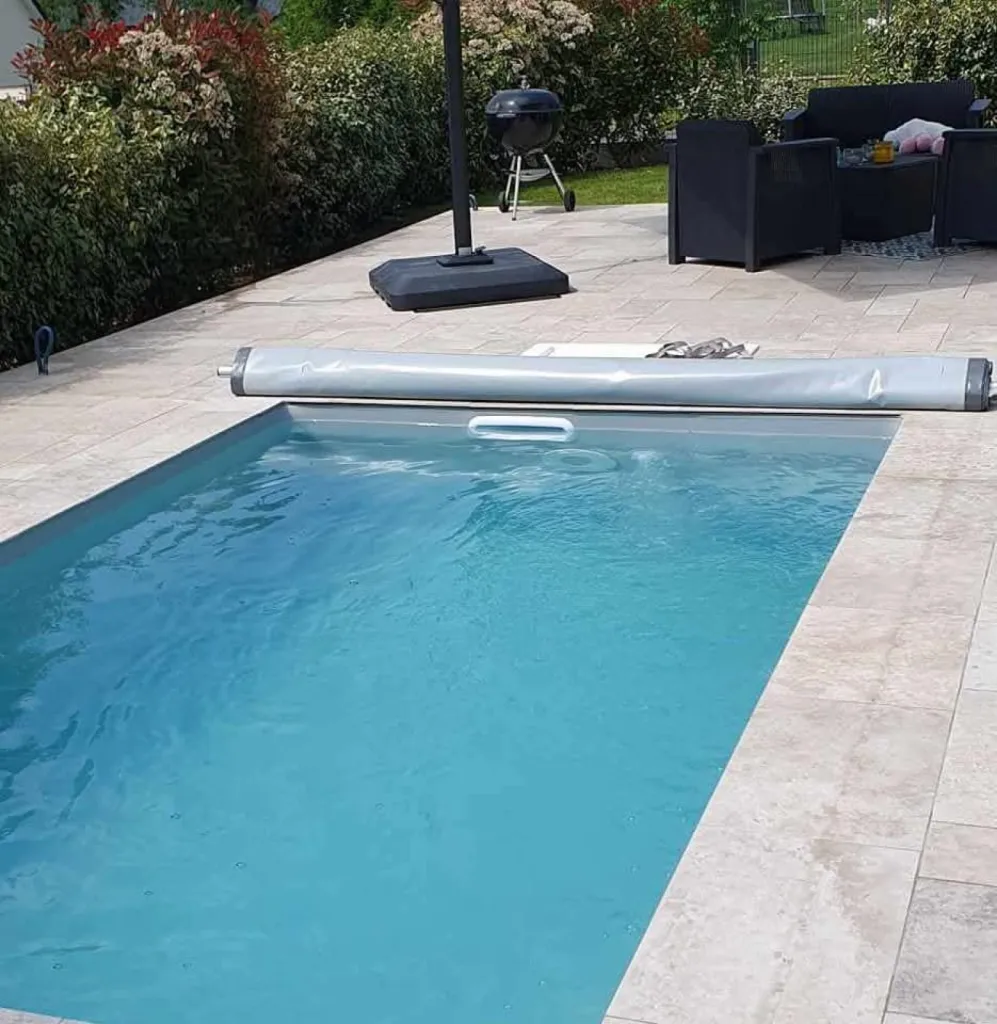 Notre zone d'activité pour ce servicePrix d’un abri de piscine extra plat motorisé en aluminium avec vitrage traité et coloris gris RAL 7016 discret