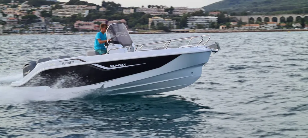 Bateau Salpa Max Sunsix à louer à Bandol