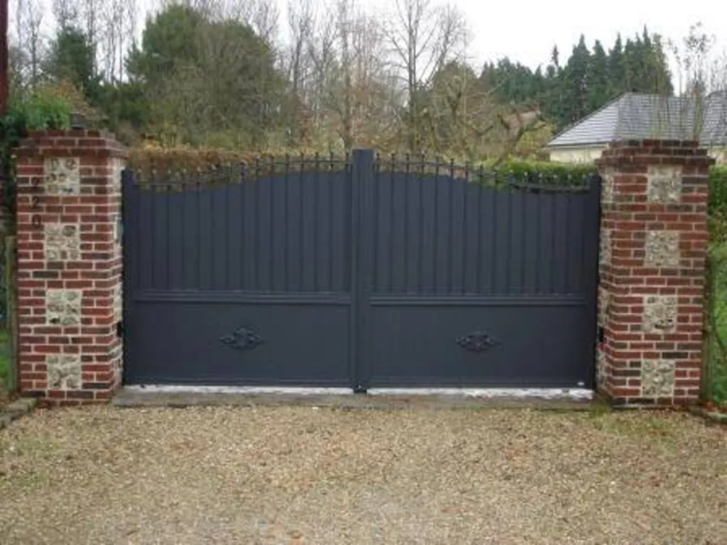 Installation de portail Aluminium de caractère proche du Havre 76