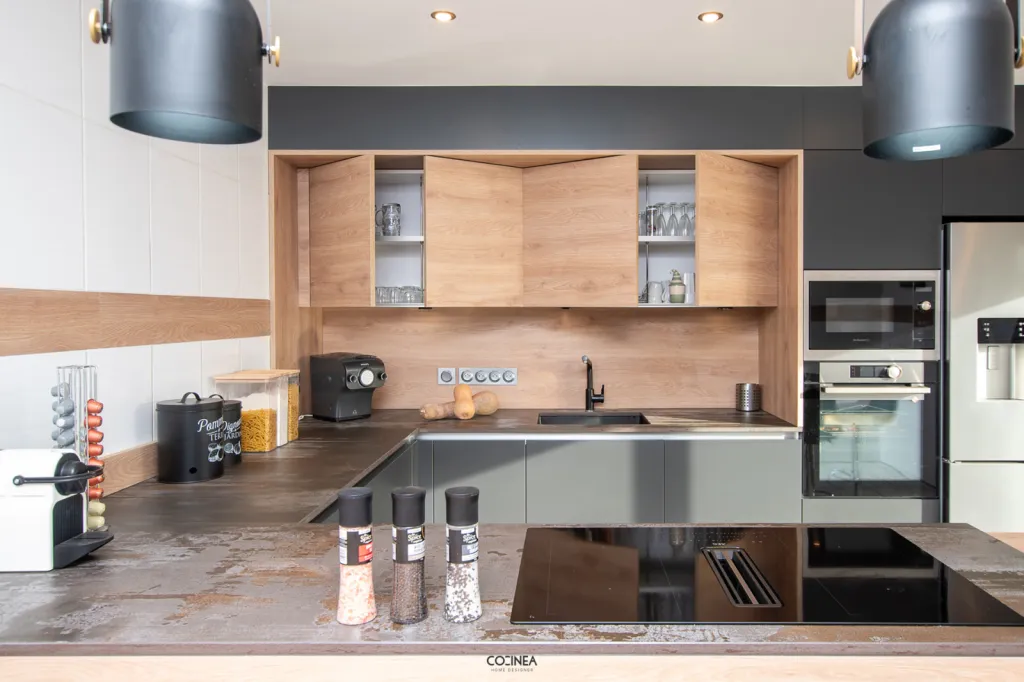 Conception et installation d’une cuisine ARMONY Lavagna avec façades laquées et plans stratifiés à Plaisance-du-Touch