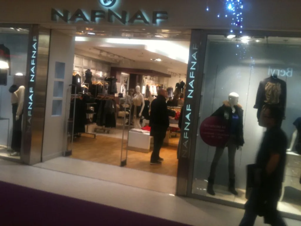 Devanture de magasin en menuiserie alu près de Marseille
