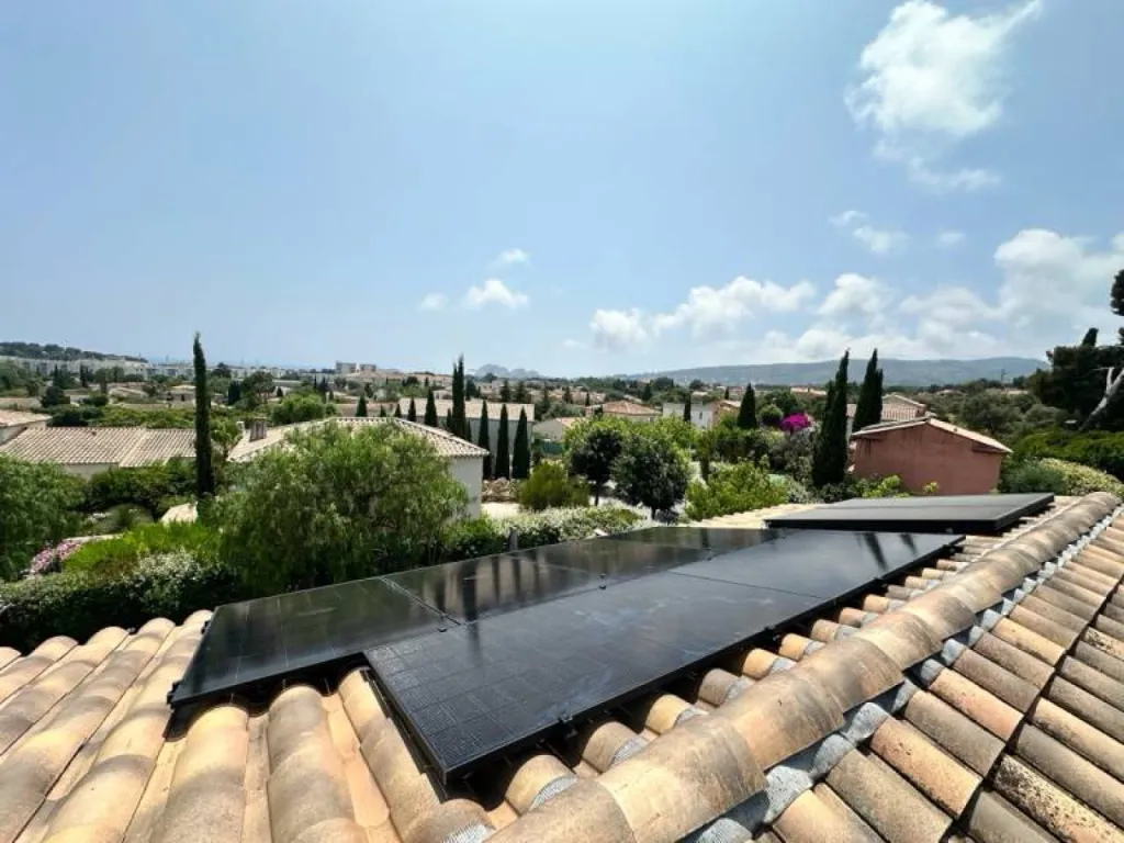 Installation de 6 panneaux solaires Dualsun 500W à La Ciotat