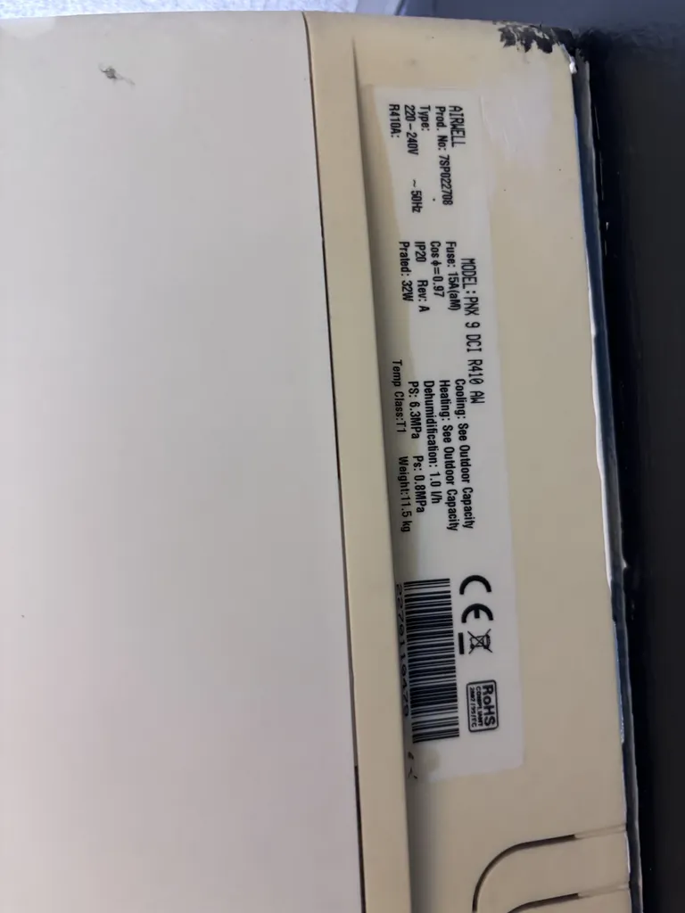 Entretien d’une climatisation Airwell à Gonesse : cassettes plafonnières d’une salle de mariage

